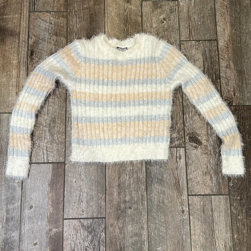 Sweater - Picture 2 of 5